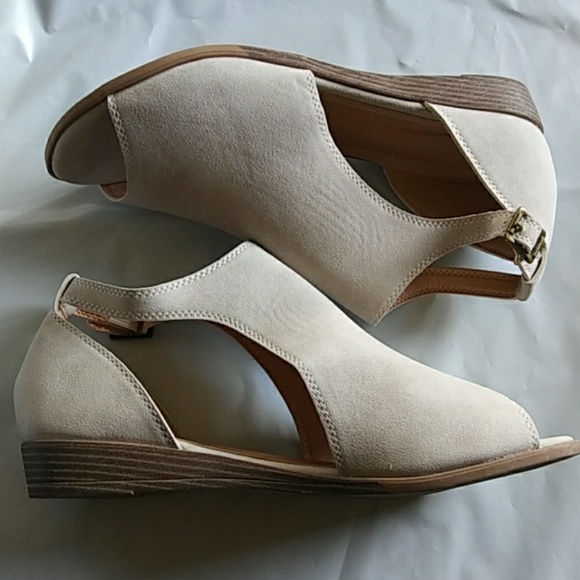 Women’s Open-Toe Ankle Strap Sandals Beige Faux Leather Low Heel